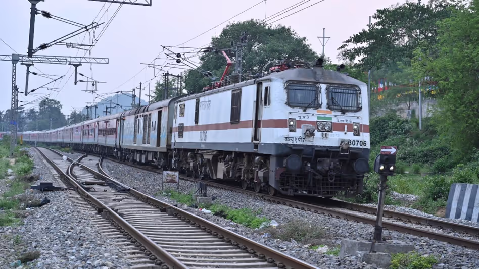 Assam : भूस्खलन से लुमडिंग-बदरपुर रेल लाइन बाधित, कई ट्रेनें रद्द Assam : भूस्खलन से लुमडिंग-बदरपुर रेल लाइन बाधित, कई ट्रेनें रद्द