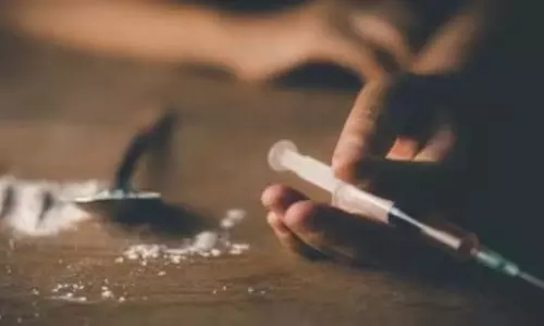 फ्लैट में दवा बनाने की प्रयोगशाला चलाने के आरोप में 2 विज्ञान शिक्षक गिरफ्तार