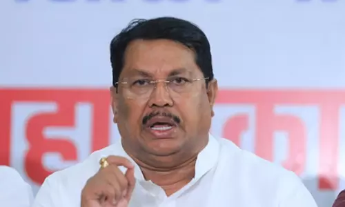 शिवसेना विधायक ने कैंटीन कर्मचारी को जड़ा थप्पड़, कांग्रेस नेता बोले- कानून को हाथ में लेना गलत