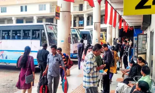 Kerala : निजी बस हड़ताल के कारण यात्री फंसे