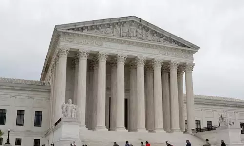 Supreme Court ने ट्रम्प की संघीय नौकरियों में कटौती को मंज़ूरी दे दी Supreme Court ने ट्रम्प की संघीय नौकरियों में कटौती को मंज़ूरी दे दी