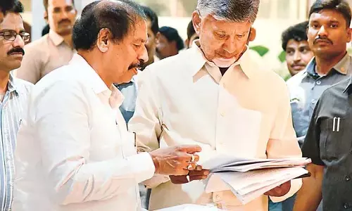 Andhra : राज्य सचिव ने CM को ज्ञापन सौपा