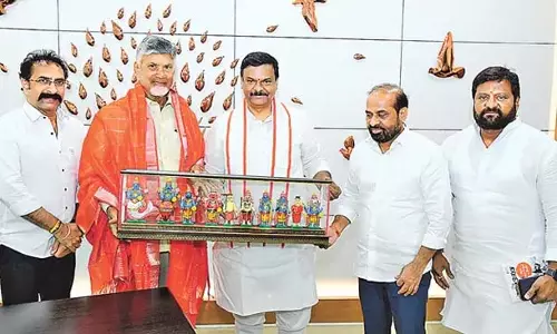 Andhra : भाजपा अध्यक्ष माधव ने मुख्यमंत्री चंद्रबाबू नायडू से मुलाकात की Andhra : भाजपा अध्यक्ष माधव ने मुख्यमंत्री चंद्रबाबू नायडू से मुलाकात की