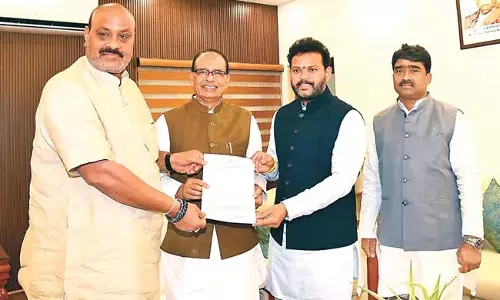 कृषि मंत्री अच्चन नायडू ने केंद्रीय कृषि मंत्री शिवराज सिंह चौहान से मुलाकात किये कृषि मंत्री अच्चन नायडू ने केंद्रीय कृषि मंत्री शिवराज सिंह चौहान से मुलाकात किये