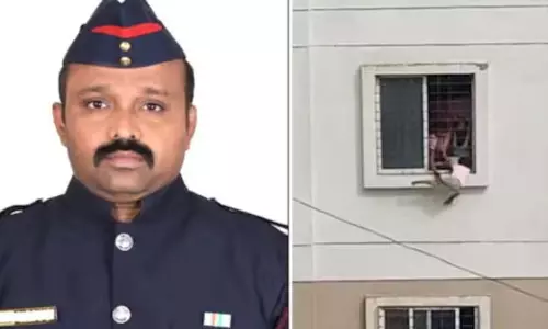Pune में ड्यूटी पर तैनात फायरमैन ने समय रहते 4 साल की बच्ची को बचाया Pune में ड्यूटी पर तैनात फायरमैन ने समय रहते 4 साल की बच्ची को बचाया