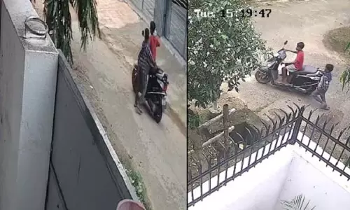 Bhubaneswar : भरतपुर में स्कूटी चोरी का सीसीटीवी फुटेज सामने आया Bhubaneswar : भरतपुर में स्कूटी चोरी का सीसीटीवी फुटेज सामने आया