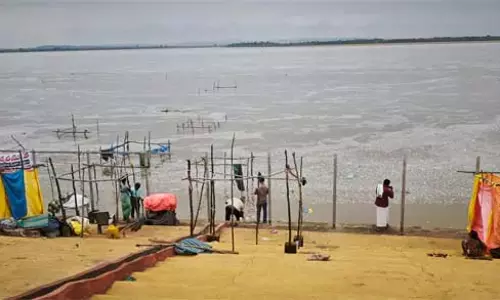 Telangana : ऊपर से बाढ़ का बहाव कालेश्वरम में बढ़ रहा जलस्तर