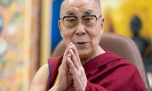 दलाई लामा का चीन पर पलटवार: 15वें दलाई लामा का फैसला तिब्बती करेंगे, CCP नहीं दलाई लामा का चीन पर पलटवार: 15वें दलाई लामा का फैसला तिब्बती करेंगे, CCP नहीं