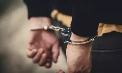 New Delhi: सोशल मीडिया पर धोखाधड़ी, नकली पुलिसकर्मी गिरफ्तार