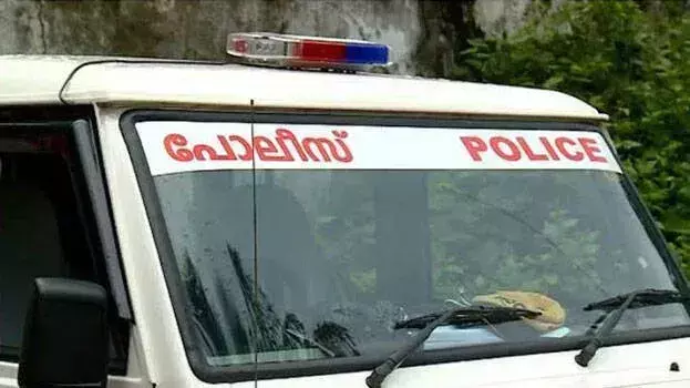 Kerala में भारत बंद बना हिंसक, पुलिस पर हमला, CPM नेता नामजद Kerala में भारत बंद बना हिंसक, पुलिस पर हमला, CPM नेता नामजद