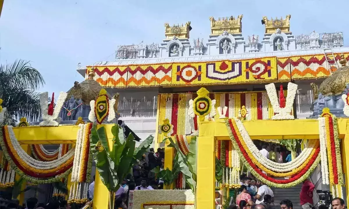 Andhra: अन्य धार्मिक आस्था का पालन करने पर टीटीडी एईओ निलंबित Andhra: अन्य धार्मिक आस्था का पालन करने पर टीटीडी एईओ निलंबित