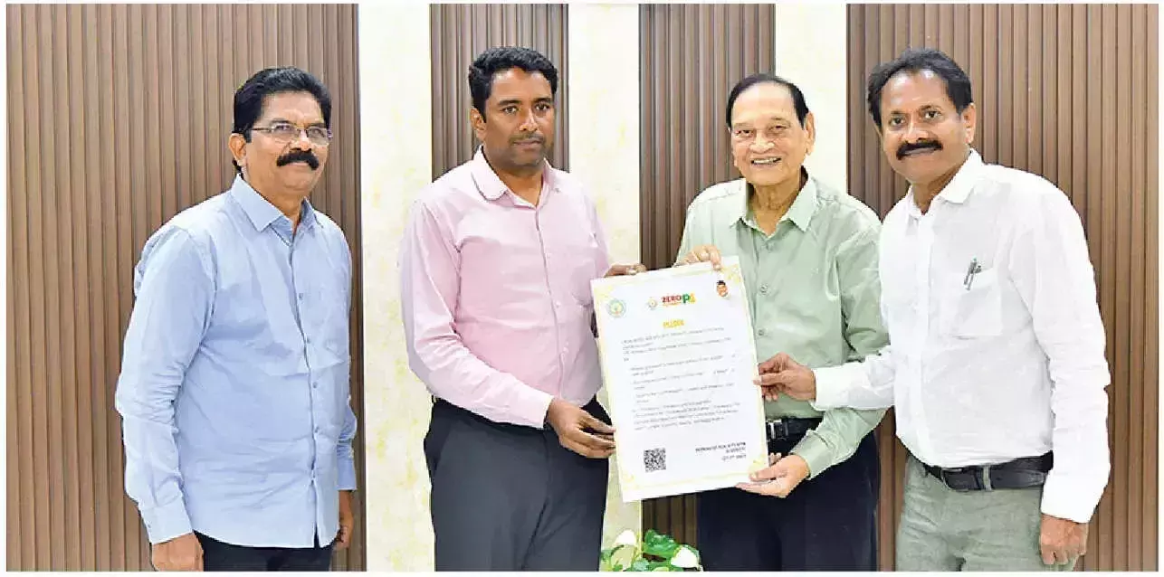 Andhra: रेड क्रॉस ने एनटीआर जिले में 278 ‘स्वर्णिम परिवारों’ को रोशन किया Andhra: रेड क्रॉस ने एनटीआर जिले में 278 ‘स्वर्णिम परिवारों’ को रोशन किया