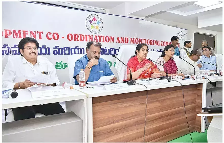 Andhra: केंद्रीय योजनाओं के बारे में जागरूकता की आवश्यकता पर बल दिया गया Andhra: केंद्रीय योजनाओं के बारे में जागरूकता की आवश्यकता पर बल दिया गया