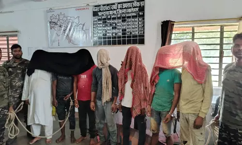 Latehar: अवैध स्क्रैप चोरी के खिलाफ पुलिस की बड़ी कार्रवाई, सात आरोपी अरेस्ट Latehar: अवैध स्क्रैप चोरी के खिलाफ पुलिस की बड़ी कार्रवाई, सात आरोपी अरेस्ट