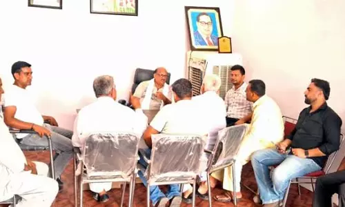 Ramgarh में जनता दरबार के दौरान मैनुअल ने अधिकारियों के साथ विकास योजना पर चर्चा की Ramgarh में जनता दरबार के दौरान मैनुअल ने अधिकारियों के साथ विकास योजना पर चर्चा की