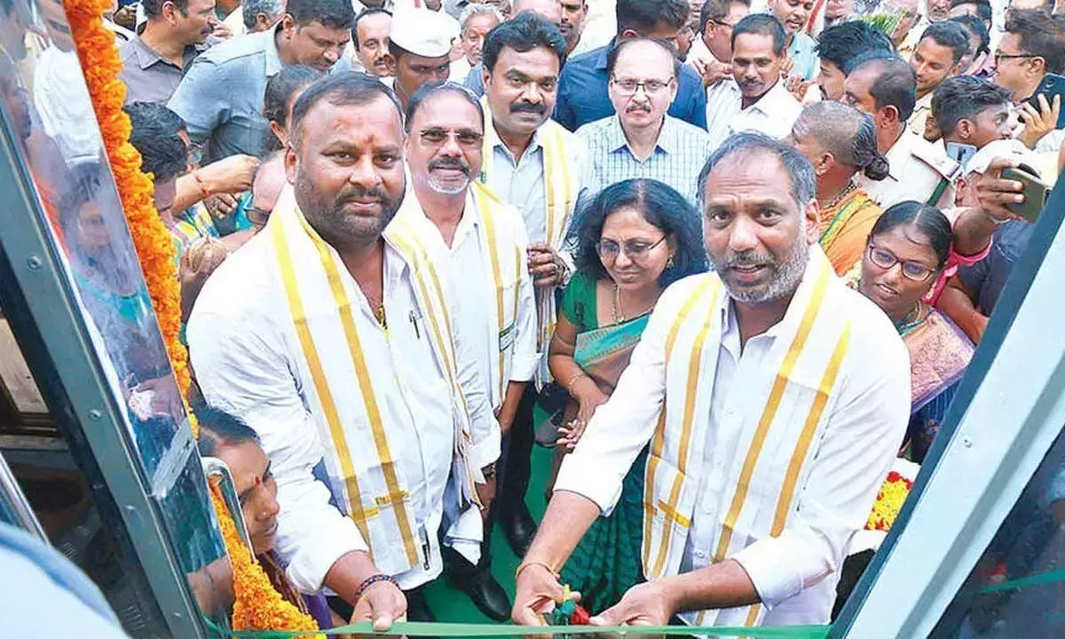 गठबंधन सरकार आरटीसी को लोगों के करीब लाने का प्रयास कर रही है: मंत्री गठबंधन सरकार आरटीसी को लोगों के करीब लाने का प्रयास कर रही है: मंत्री