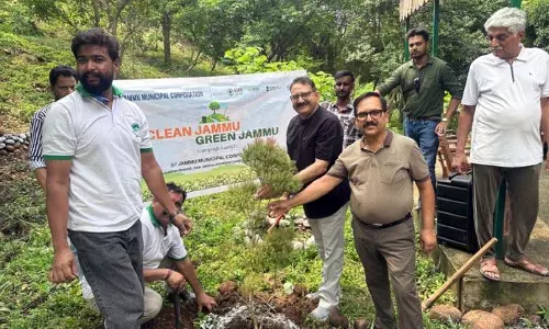 Jammu: रूप नगर में वृक्षारोपण अभियान का आयोजन Jammu: रूप नगर में वृक्षारोपण अभियान का आयोजन