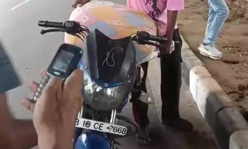 Ludhiana: लोगों से पूछताछ में बाइक सवार संदिग्धों ने कहा, बोरे में भरकर फेंका गया शव Ludhiana: लोगों से पूछताछ में बाइक सवार संदिग्धों ने कहा, बोरे में भरकर फेंका गया शव
