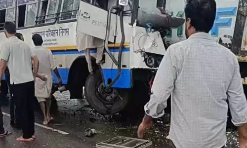 Chandigarh: बस के खड़े वाहन से टकराने से तीन लोगों की मौत, एक दर्जन से अधिक घायल Chandigarh: बस के खड़े वाहन से टकराने से तीन लोगों की मौत, एक दर्जन से अधिक घायल