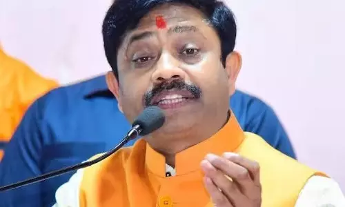 Lucknow: मंत्री नंदी का अफसरशाही पर तीखा प्रहार, कई मुद्दों पर सवाल Lucknow: मंत्री नंदी का अफसरशाही पर तीखा प्रहार, कई मुद्दों पर सवाल