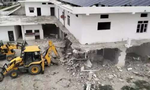 Balrampur: धर्मांतरण गैंग के मास्टरमाइंड की संपत्ति ध्वस्त Balrampur: धर्मांतरण गैंग के मास्टरमाइंड की संपत्ति ध्वस्त