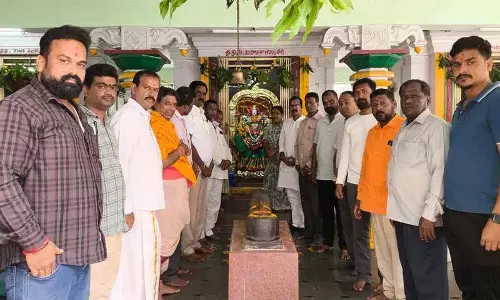 Kurmaguda में तीन मंदिरों की वर्षगांठ समारोह Kurmaguda में तीन मंदिरों की वर्षगांठ समारोह