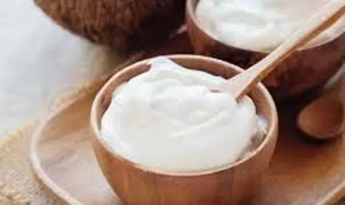 फिटनेस का नया सुपरफूड – घर पर खुद बनाएं ताज़ा नारियल दही