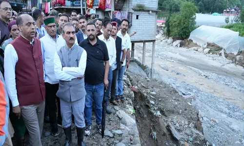 CM Sukhu और नेता प्रतिपक्ष ठाकुर ने आपदा प्रभावित थुनाग का किया संयुक्त निरीक्षण