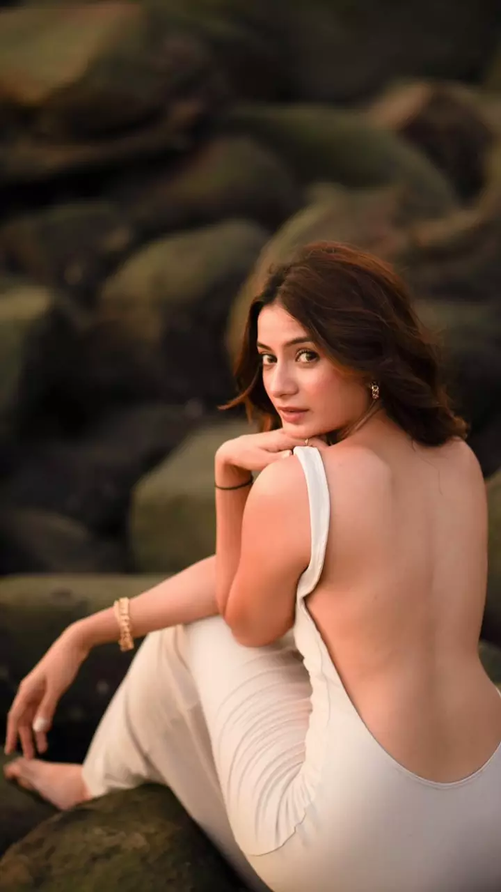 निधि शेट्टी नजर आई हॉट
