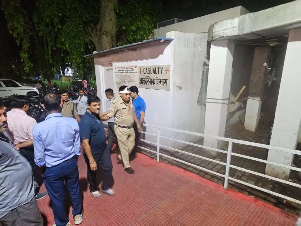 प्लेटफार्म में रेल कर्मचारी की हत्या, कातिल ने ट्रेन से कटकर किया सुसाइड प्लेटफार्म में रेल कर्मचारी की हत्या, कातिल ने ट्रेन से कटकर किया सुसाइड