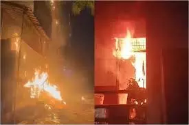नोएडा की 4 मंजिला इमारत में आग, 100 से ज़्यादा लोगों को बचाया गया; कोई घायल नहीं नोएडा की 4 मंजिला इमारत में आग, 100 से ज़्यादा लोगों को बचाया गया; कोई घायल नहीं