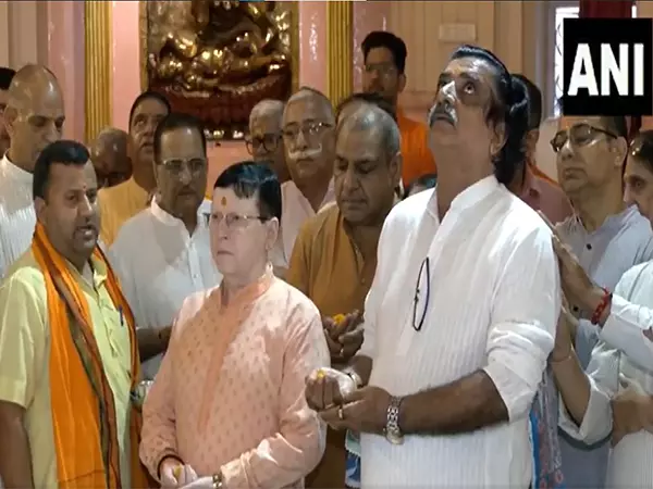 Delhi: गुरु पूर्णिमा पर छतरपुर के आद्या कात्यायनी मंदिर में पूजा-अर्चना Delhi: गुरु पूर्णिमा पर छतरपुर के आद्या कात्यायनी मंदिर में पूजा-अर्चना