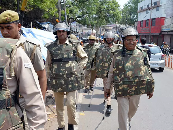 कांवड़ यात्रा के दौरान सुरक्षा के लिए यूपी पुलिस ने RAF, क्यूआरटी और आतंकवाद निरोधी दस्ते तैनात किए कांवड़ यात्रा के दौरान सुरक्षा के लिए यूपी पुलिस ने RAF, क्यूआरटी और आतंकवाद निरोधी दस्ते तैनात किए