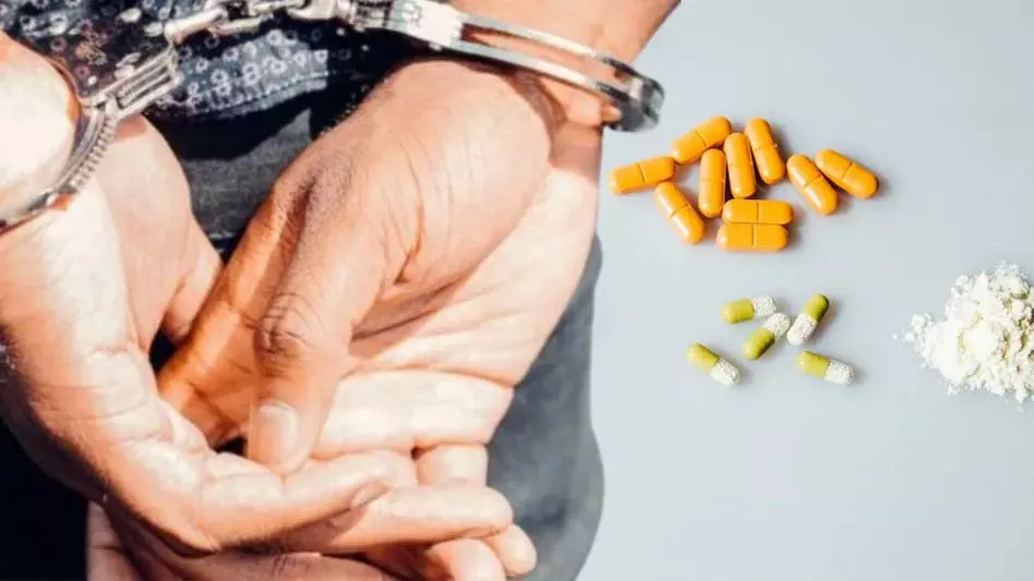 2.5 करोड़ की ड्रग्स बरामद, इंजीनियर समेत दो गिरफ्तार 2.5 करोड़ की ड्रग्स बरामद, इंजीनियर समेत दो गिरफ्तार