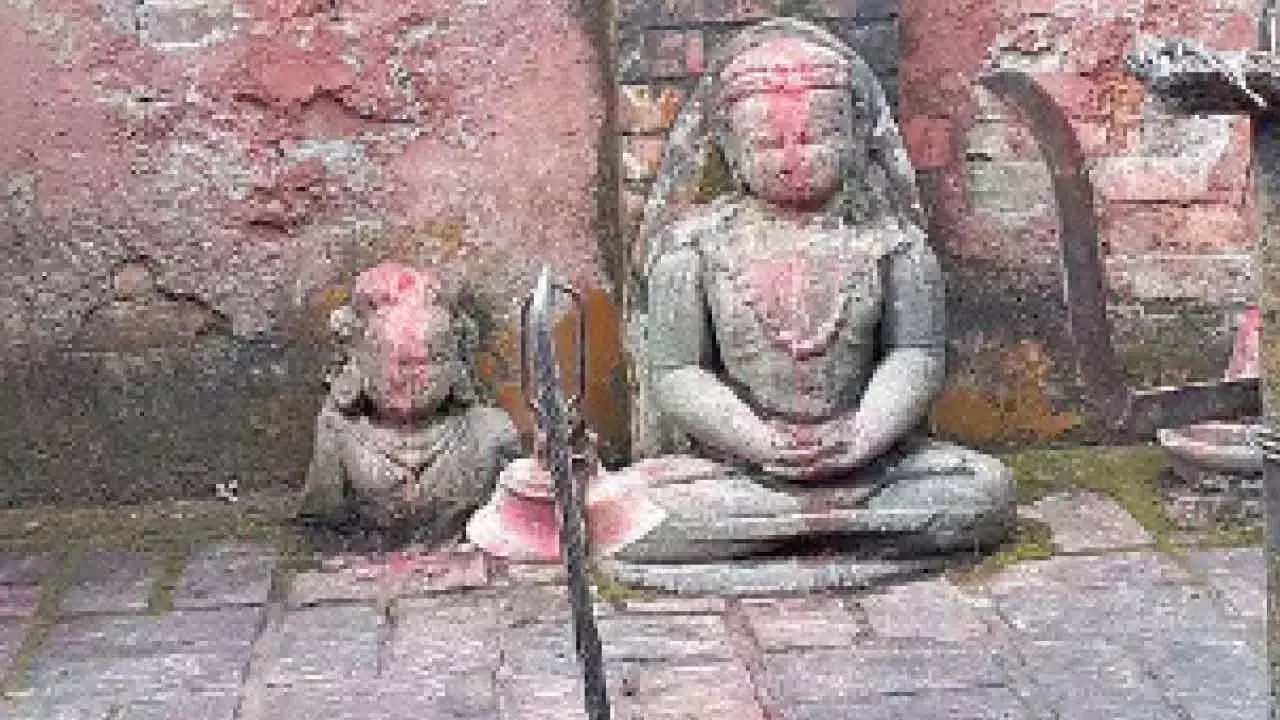 Karnataka: यूपी के गांव में गुरु गोरखनाथ की मूर्ति का अपमान Karnataka: यूपी के गांव में गुरु गोरखनाथ की मूर्ति का अपमान