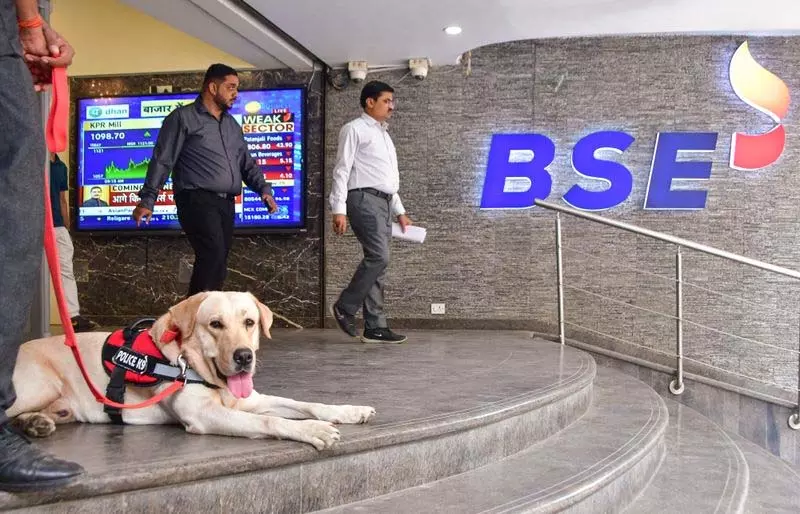 पहली तिमाही से पहले सतर्कता, शेयर बाजार गिरावट के साथ बंद पहली तिमाही से पहले सतर्कता, शेयर बाजार गिरावट के साथ बंद