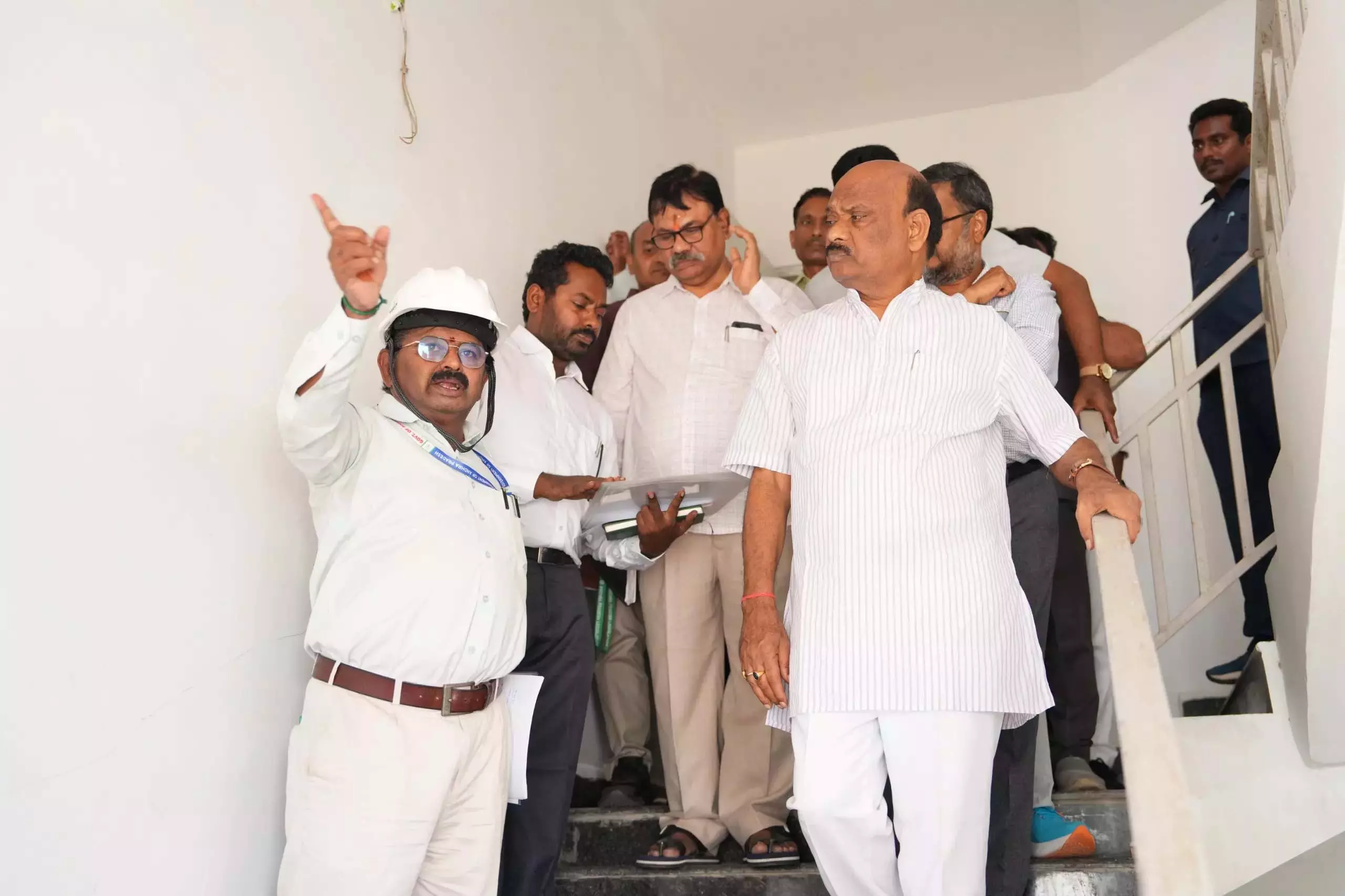 स्पीकर ने अमरावती में MLA/MLA सदस्य आवासों के कार्यों की समीक्षा की स्पीकर ने अमरावती में MLA/MLA सदस्य आवासों के कार्यों की समीक्षा की