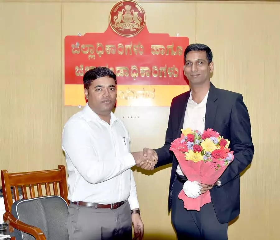Vijayapura : नए जिला आयुक्त डॉ. आनंद के. ने पदभार ग्रहण किया Vijayapura : नए जिला आयुक्त डॉ. आनंद के. ने पदभार ग्रहण किया