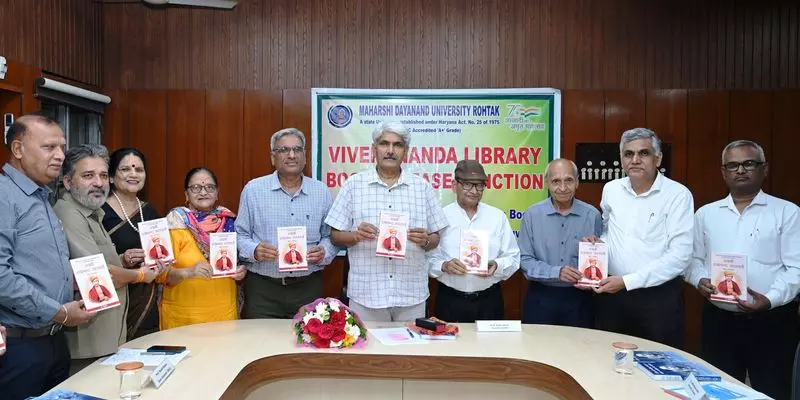 रोहतक विश्वविद्यालय में डॉ. अंबेडकर और महर्षि दयानंद पर पुस्तकों का विमोचन रोहतक विश्वविद्यालय में डॉ. अंबेडकर और महर्षि दयानंद पर पुस्तकों का विमोचन