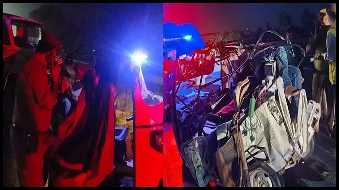 एक्सप्रेसवे पर भीषण हादसे में दो की मौत एक्सप्रेसवे पर भीषण हादसे में दो की मौत