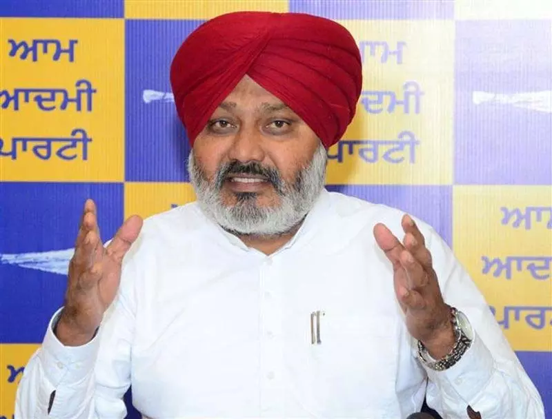 Punjab के वित्त मंत्री हरपाल चीमा से मुलाकात के बाद परिवहन यूनियनों ने हड़ताल वापस ली Punjab के वित्त मंत्री हरपाल चीमा से मुलाकात के बाद परिवहन यूनियनों ने हड़ताल वापस ली