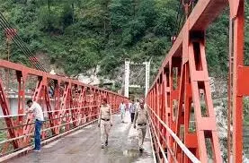 Himachal Pradesh: दुखद घटना, बुजुर्ग व्यक्ति ने रावी नदी में लगाई छलांग Himachal Pradesh: दुखद घटना, बुजुर्ग व्यक्ति ने रावी नदी में लगाई छलांग