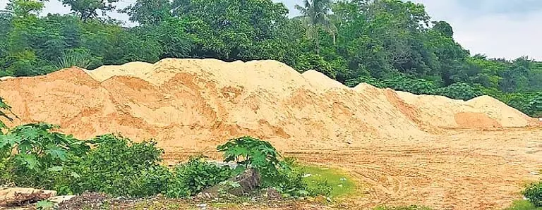 Cuttack में रेत की कालाबाजारी से निर्माण कार्य प्रभावित Cuttack में रेत की कालाबाजारी से निर्माण कार्य प्रभावित