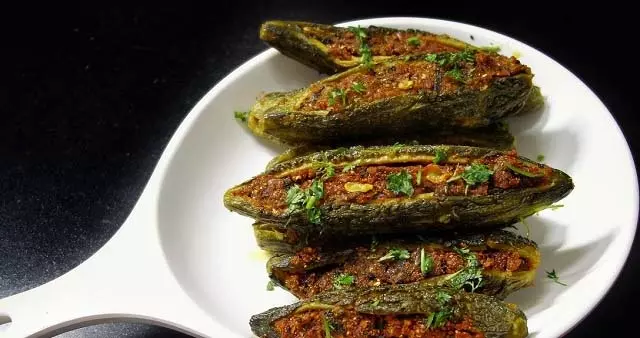 Recipe: घर पर आसानी से बनाएं स्वादिष्ट और हेल्दी भरवां करेले की सब्जी Recipe: घर पर आसानी से बनाएं स्वादिष्ट और हेल्दी भरवां करेले की सब्जी