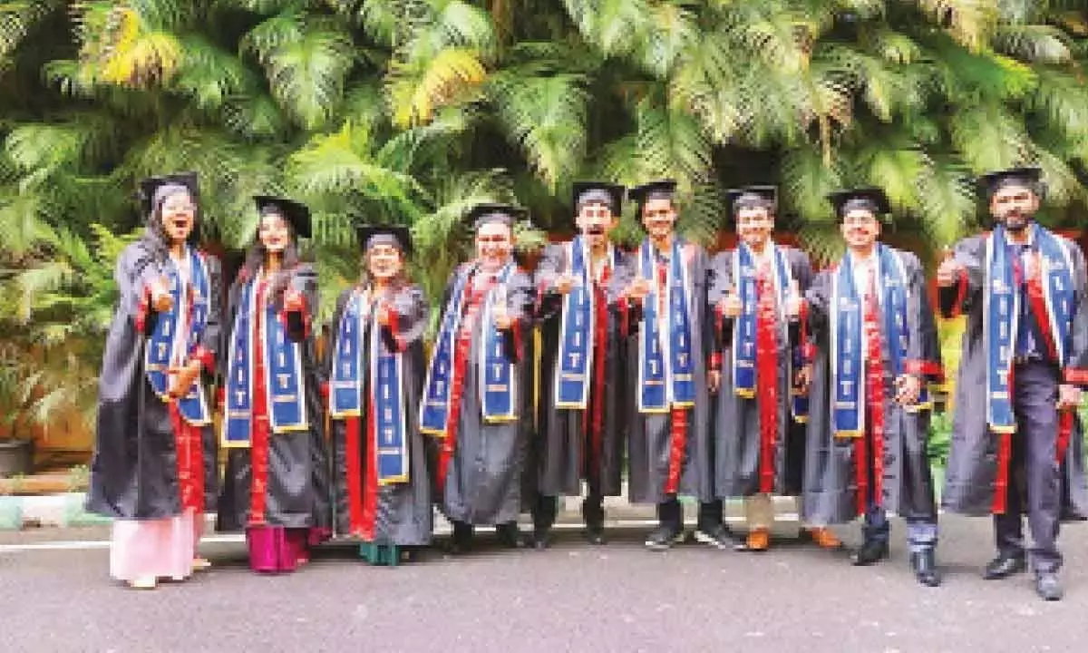IIIT-बैंगलोर ने 372 छात्रों के स्नातक होने के साथ 25वां दीक्षांत समारोह मनाया IIIT-बैंगलोर ने 372 छात्रों के स्नातक होने के साथ 25वां दीक्षांत समारोह मनाया