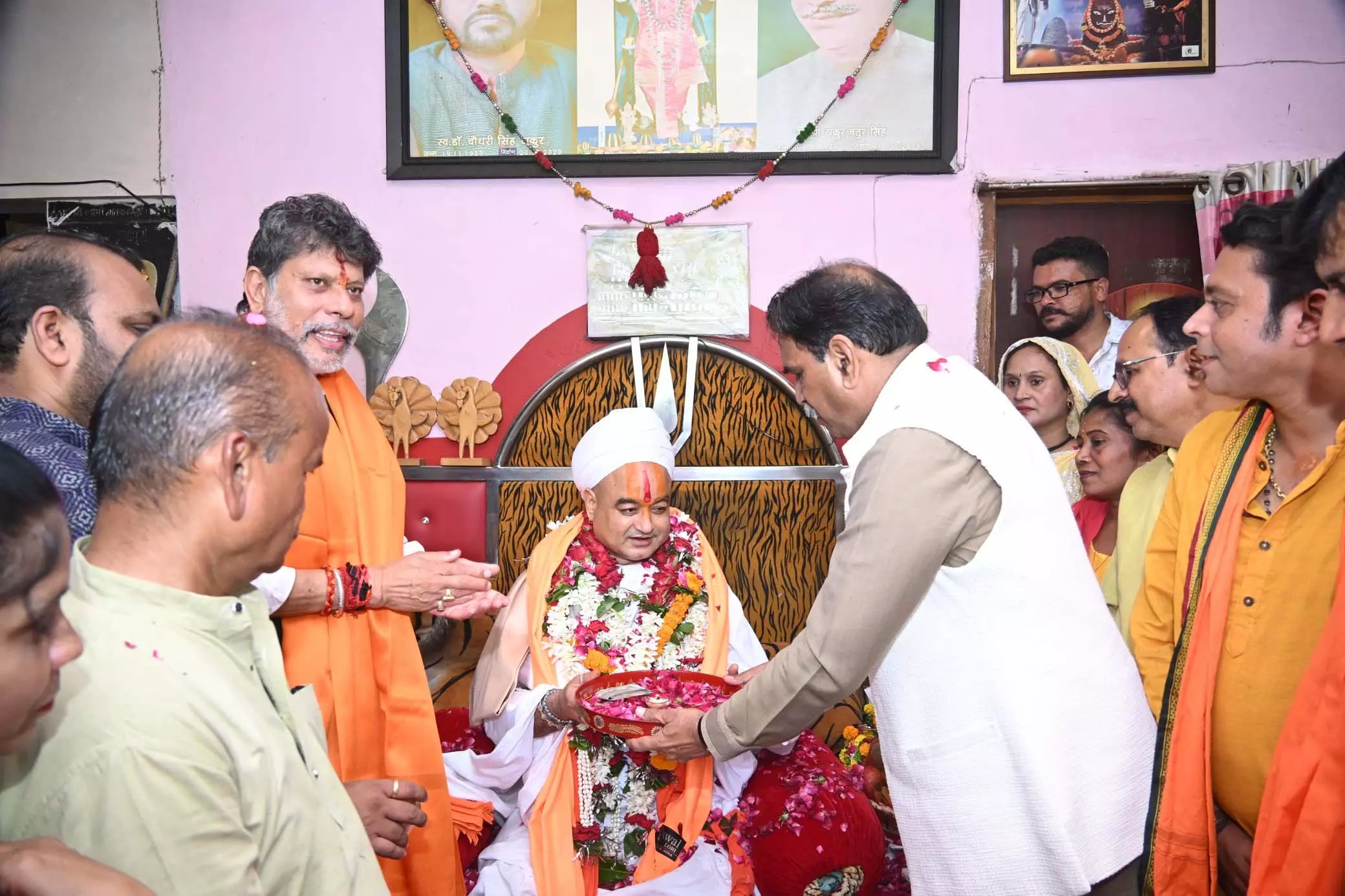 प्रदेश बीजेपी अध्यक्ष और मूणत ने महंत वेद प्रकाशाचार्य महाराज का लिया आशीर्वाद प्रदेश बीजेपी अध्यक्ष और मूणत ने महंत वेद प्रकाशाचार्य महाराज का लिया आशीर्वाद