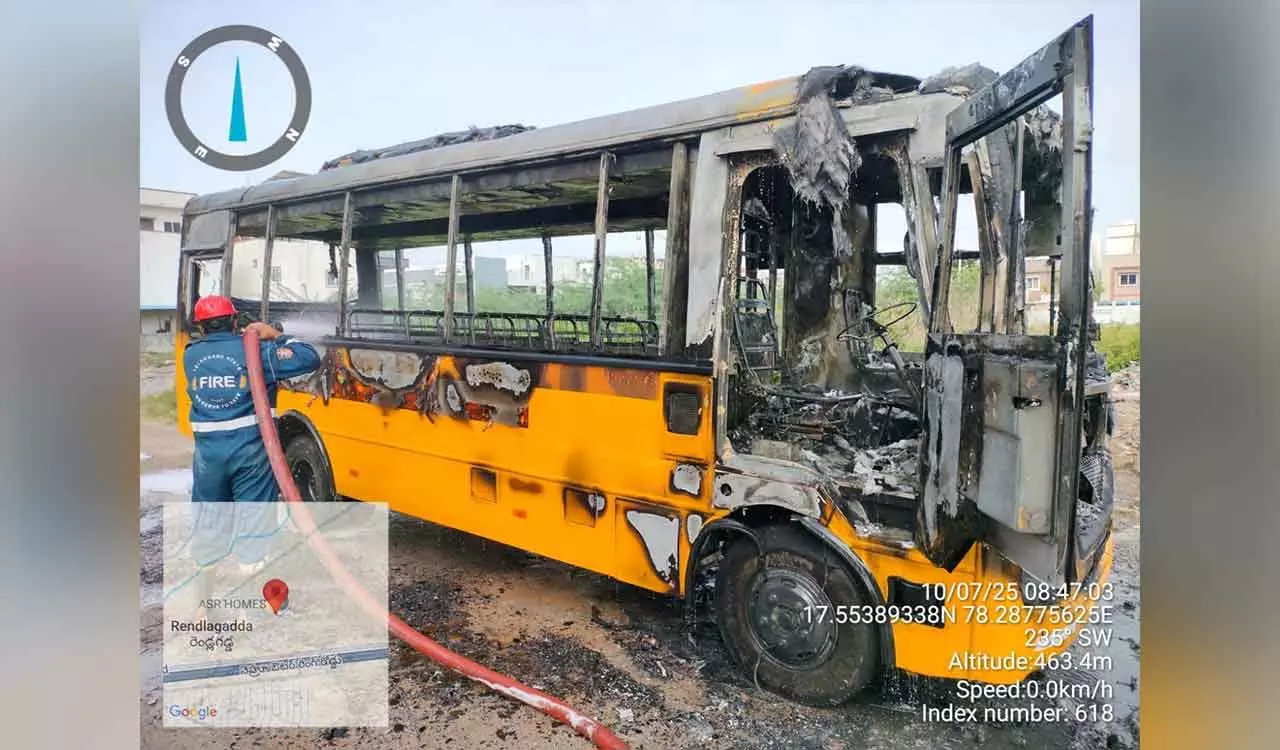 Sangareddy में दिल्ली पब्लिक स्कूल के छात्रों को ले जा रही बस में आग लगी, सभी बाल-बाल बचे Sangareddy में दिल्ली पब्लिक स्कूल के छात्रों को ले जा रही बस में आग लगी, सभी बाल-बाल बचे