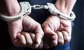 Hyderabad: होटल व्यवसायी को ड्रग तस्करी के आरोप में गिरफ्तार किया Hyderabad: होटल व्यवसायी को ड्रग तस्करी के आरोप में गिरफ्तार किया