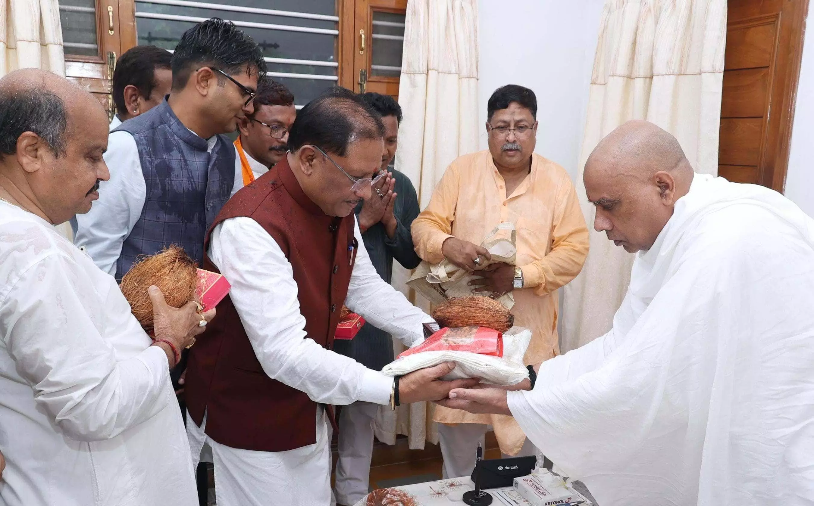 अघोर गुरुपीठ में CM विष्णुदेव साय ने गुरु दर्शन किए अघोर गुरुपीठ में CM विष्णुदेव साय ने गुरु दर्शन किए