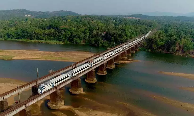 Kerala : भारत नदी को पार करने के लिए नए रेलवे पुल का निर्माण कार्य प्रगति पर Kerala : भारत नदी को पार करने के लिए नए रेलवे पुल का निर्माण कार्य प्रगति पर